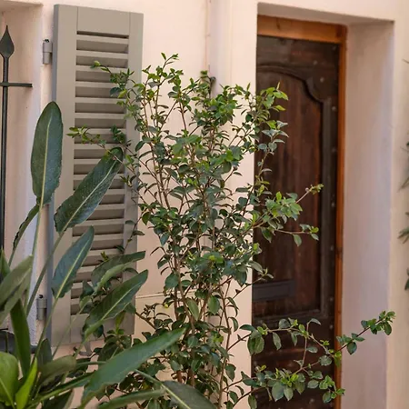 Les Petits Volets 2 A 100m De La Bed & Breakfast 3*