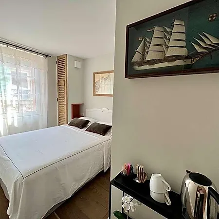Bed & Breakfast Les Petits Volets 2 A 100m De La