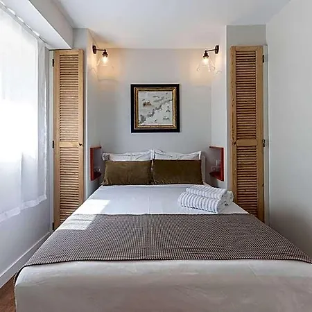 Les Petits Volets 2 A 100m De La Bed & Breakfast 3*