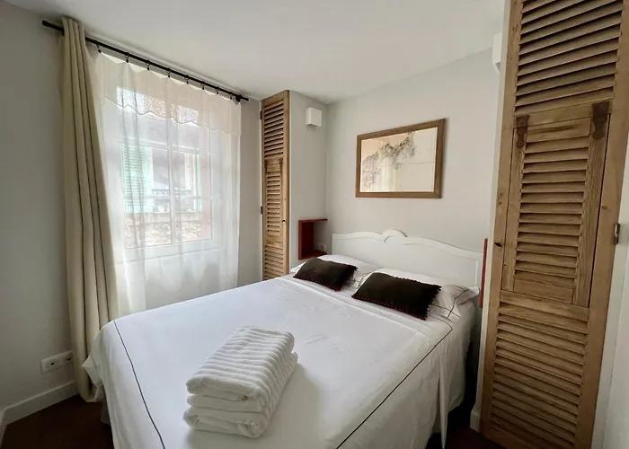 Bed and Breakfast Les Petits Volets 2 Αντίμπ