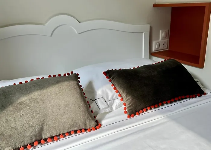 Les Petits Volets 2 Bed & Breakfast