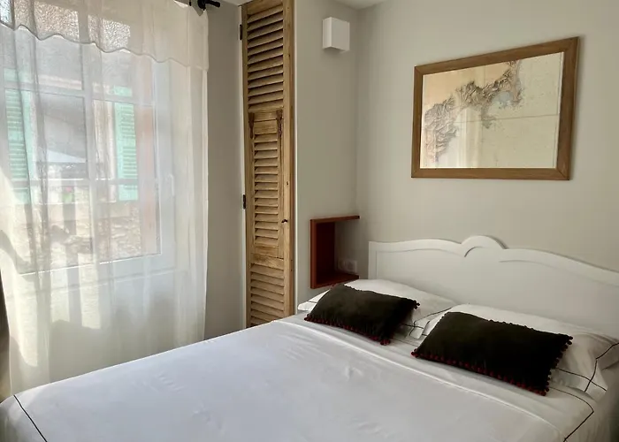 Les Petits Volets 2 3*